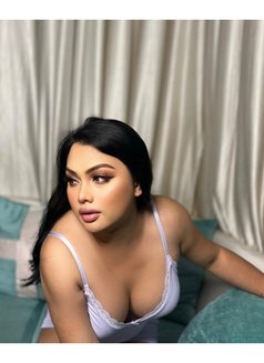 Goddess Athena - Transsexual escort in New Delhi Photo 3 of 7