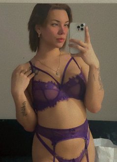 Goddess Elle - Transsexual escort in Dubai Photo 4 of 8
