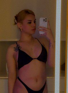 Goddess Elle - Transsexual escort in Dubai Photo 9 of 9