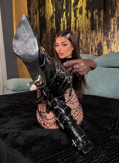 Goddess Ellyah - dominatrix in Rome Photo 1 of 8