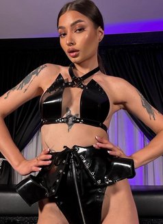 Goddess Ellyah - dominatrix in Thessaloniki Photo 1 of 8