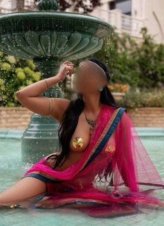 Goddess Mia Honey - puta in Doha Photo 1 of 6