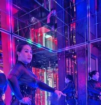 Goddess Red - dominatrix in Manila