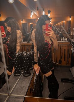 Goddess Rosalind - dominatrix in Malaga Photo 1 of 10