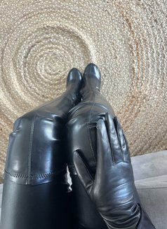 Goddess Vesper - dominatrix in Manchester Photo 5 of 7