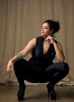 Goddessashleymimi22 - dominatrix in İstanbul Photo 2 of 6