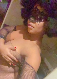 Goddessqueenblac - Dominadora in Dubai Photo 1 of 2