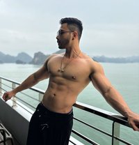 Gogo Big Boy - Masajista in Jakarta