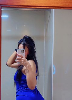 Gogo - escort in Dubai Photo 5 of 9