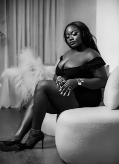 Gold Black - escort in Abidjan Photo 1 of 4