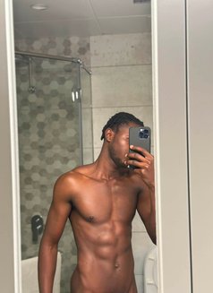 Gold Black Guy - Male escort in Riyadh Photo 4 of 7