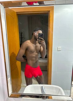 Gold Black Guy - Male escort in Riyadh Photo 9 of 12