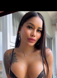 Golden Cherry - Acompañantes transexual in Amsterdam Photo 19 of 21