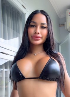 Golden Cherry - Transsexual escort in Bali Photo 15 of 30