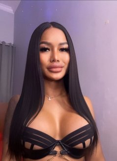 Golden Cherry - Transsexual escort in Dubai Photo 10 of 18