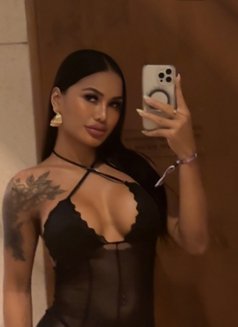 Golden Cherry - Transsexual escort in Dubai Photo 12 of 18