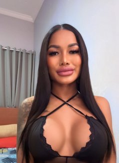 Golden Cherry - Transsexual escort in Dubai Photo 16 of 18