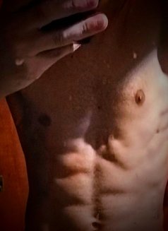 Golden - masseur in Beirut Photo 2 of 3