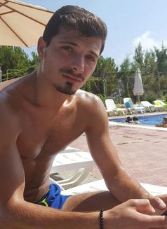 Golden - masseur in Beirut Photo 4 of 6