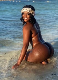 Goldiee - escort in Bali Photo 1 of 3