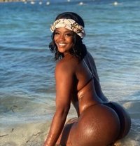 Goldiee - escort in Bali Photo 1 of 3