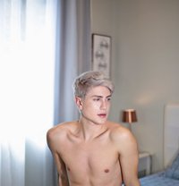 Goldon - Male escort in Dubai