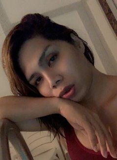 Goldy - Transsexual escort in Riyadh Photo 1 of 5
