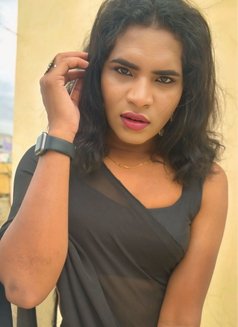 Goldy - Transsexual escort in Bangalore Photo 8 of 8