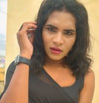 Goldy - Transsexual escort in Hyderabad Photo 8 of 8