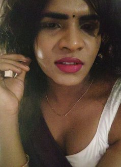 Goldy - Acompañantes transexual in Hyderabad Photo 9 of 9