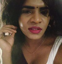 Goldy - Acompañantes transexual in Hyderabad Photo 9 of 9
