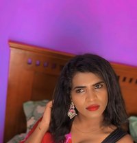 Goldy - Transsexual escort in Hyderabad Photo 5 of 8