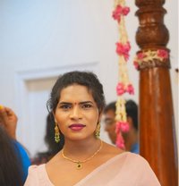 Goldy - Transsexual escort in Hyderabad Photo 8 of 9