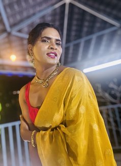 Goldy - Transsexual escort in Hyderabad Photo 7 of 8