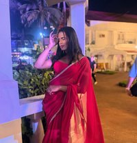 Goldy - Transsexual escort in Hyderabad Photo 7 of 8