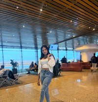 Goldy 8 thick dik with smokes and drinks - Transsexual escort in Hyderabad