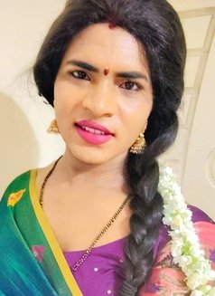Goldy - Transsexual escort in Hyderabad Photo 5 of 6