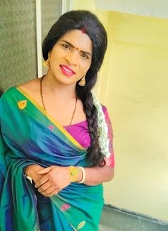 Goldy - Transsexual escort in Hyderabad Photo 4 of 4