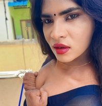 Goldy - Transsexual escort in Hyderabad Photo 7 of 7