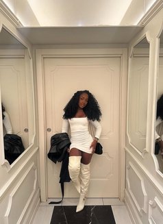 Gomz - escort in Entebbe Photo 4 of 5