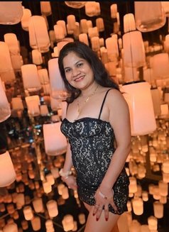 Hot burmese MILF - escort in Bangkok Photo 1 of 3