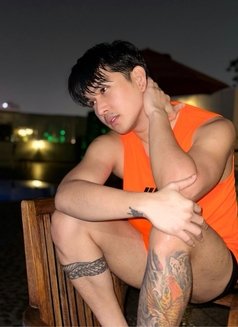 GOOODCATCHHHH - Male escort in Singapore Photo 17 of 29