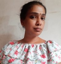 Sugar lips indian girl - puta in Johor Bahru