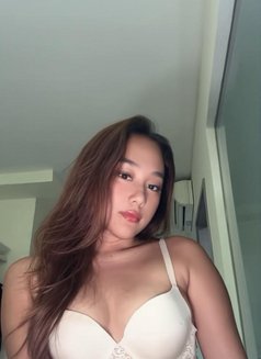 Grace - escort in Singapore Photo 1 of 2