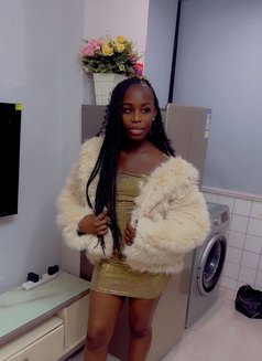 Grace K - escort in Guangzhou Photo 3 of 3