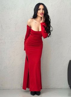 Grace - escort in Dubai Photo 1 of 10