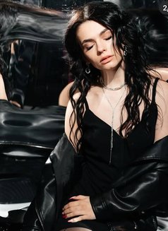 Grace - escort in Dubai Photo 4 of 10