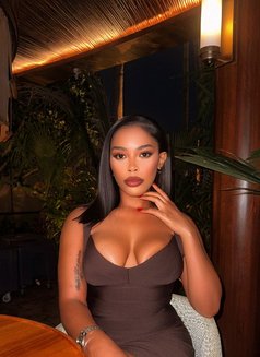 Grace T - puta in Dubai Photo 5 of 6