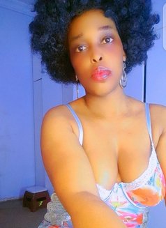 Grace - escort in Jeddah Photo 3 of 3