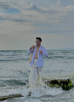 Gray Adiel - Male escort in Makati City Photo 11 of 11